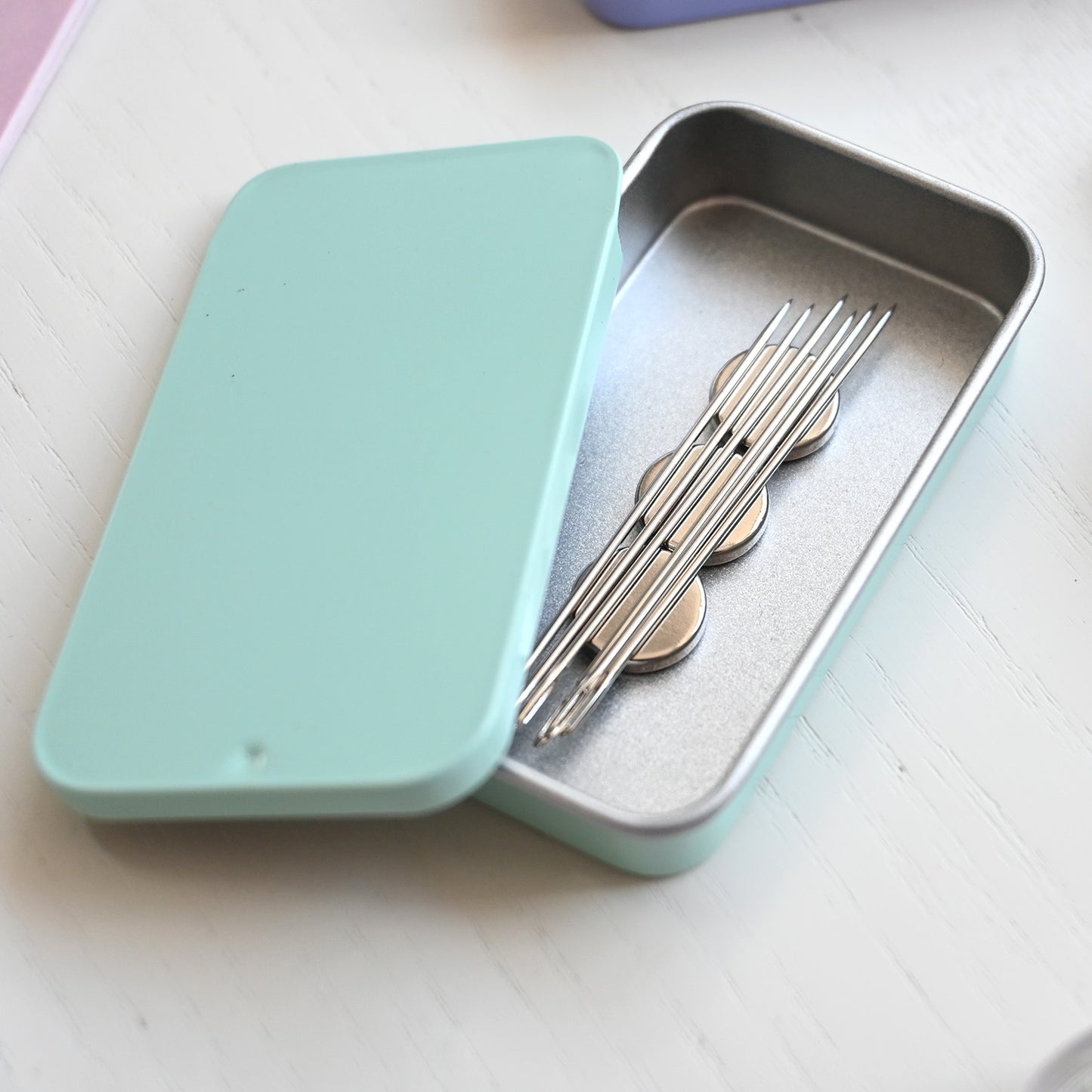 Needle Storage Tin with Needles